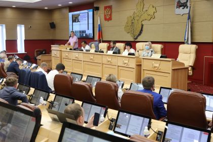 Проведение капремонта многоквартирных домов обсудили на правительственном часе в Законодательном Собрании